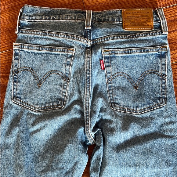 Levi's Women's Wedgie Blue Jeans - Picture 7 of 8